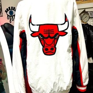 Authentic Vintage Mitchell & Ness Chicago Bulls 97-98 shooting jacket.